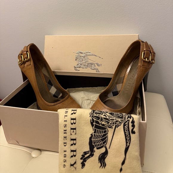 Burberry Platform Leather Pumps, Taupe, size 6.5 - Picture 1 of 10